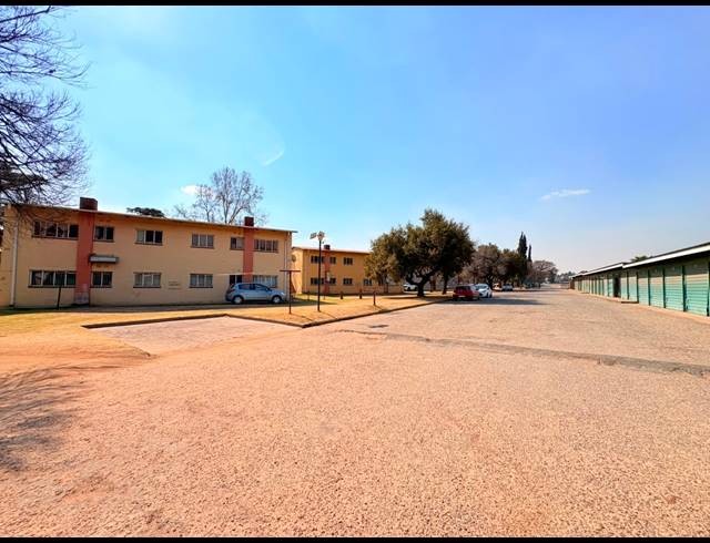 2 BEDROOM APARTMENT FOR SALE IN SASOLBURG EXT 3